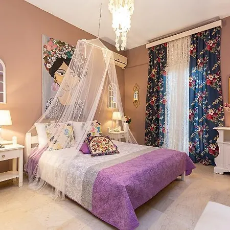 V.a Boutique And Αχαράβη