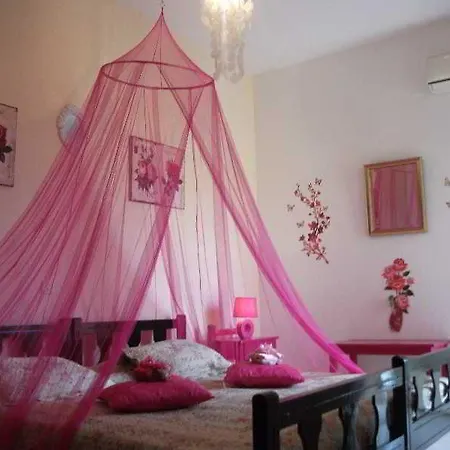 V.a Boutique And Apartment *