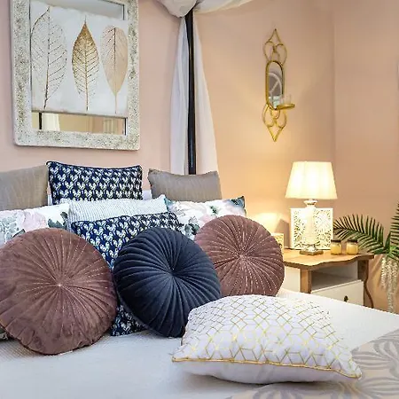 V.a Boutique And Apartment *